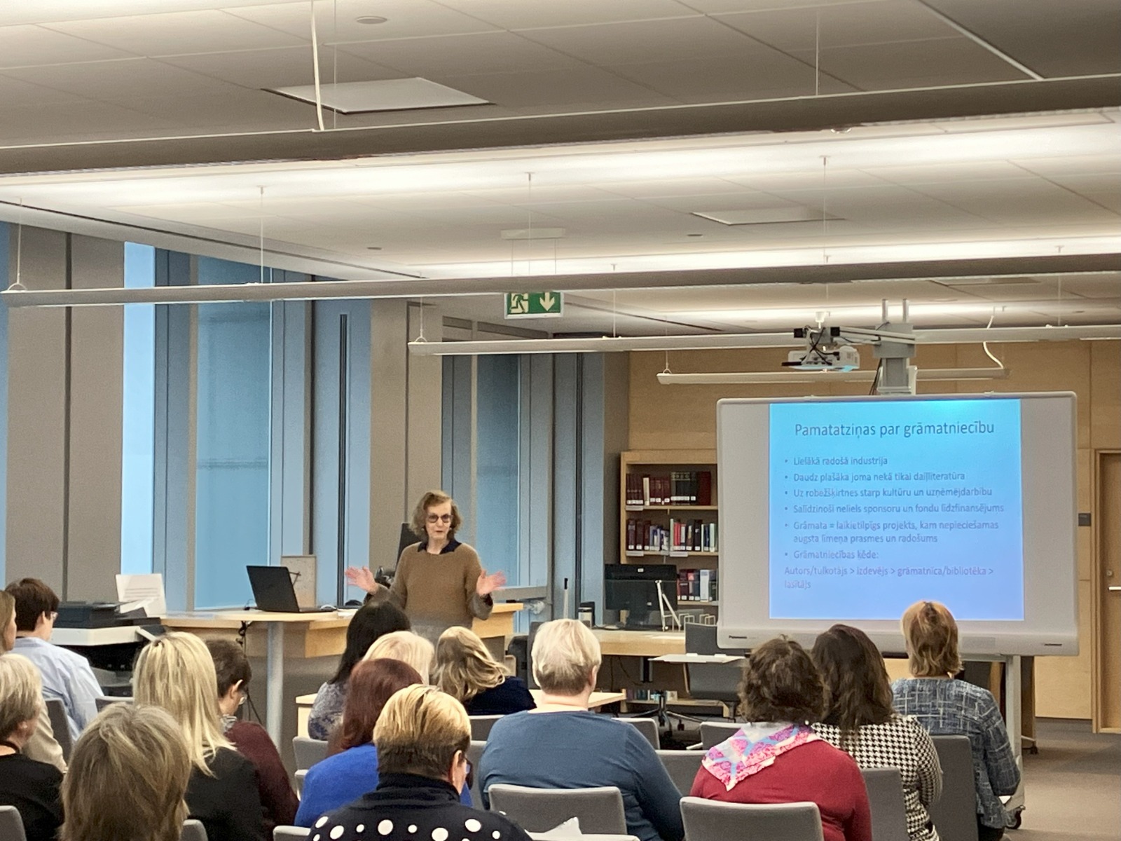 Attēlā klātienes neformālās izglītības kursa norise